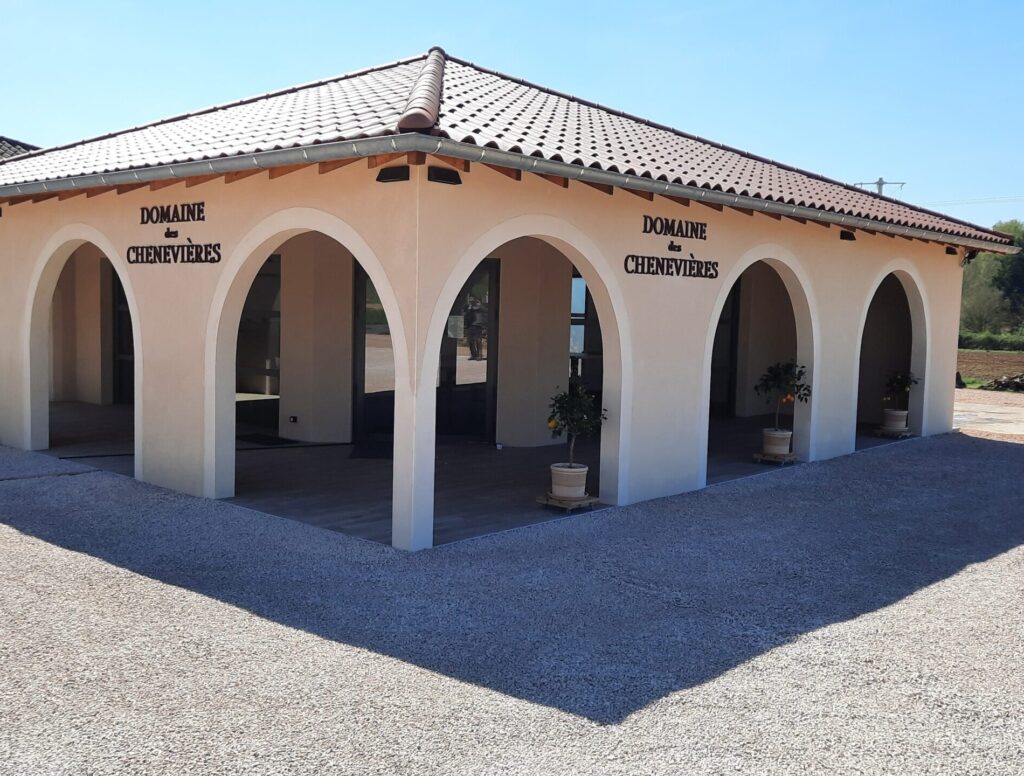 Photo : Site officiel https://www.domainedeschenevieres.com/